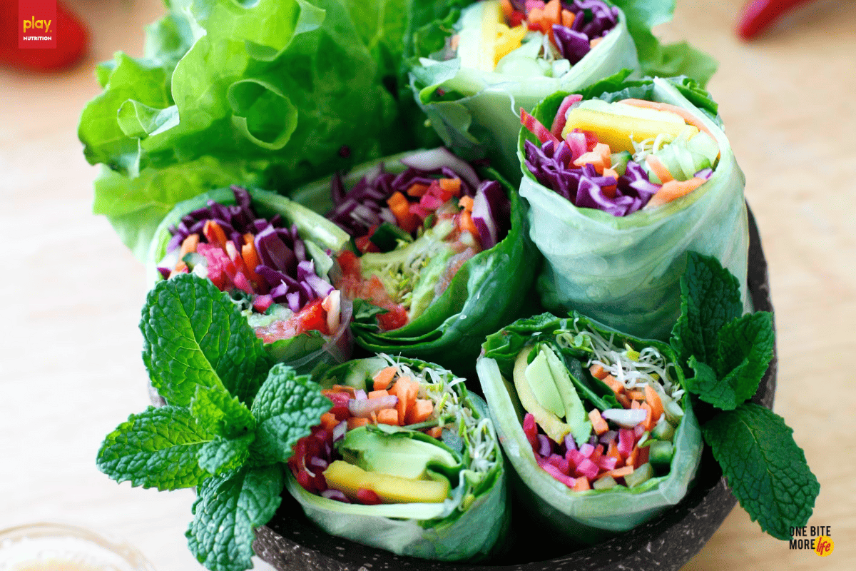 Mix nhiều loại rau vào những món cuốn sẽ vừa giúp món ăn đỡ ngấy, vừa hỗ trợ bổ sung vitamin & chất xơ - Ảnh: Unsplash