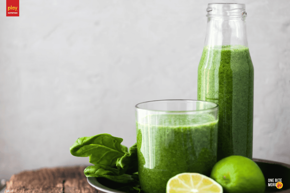 Một ly sinh tố trái cây chua ngọt kết hợp với rau xanh cũng là cách tốt để bạn có thể ăn rau nhiều hơn - Ảnh: Unsplash