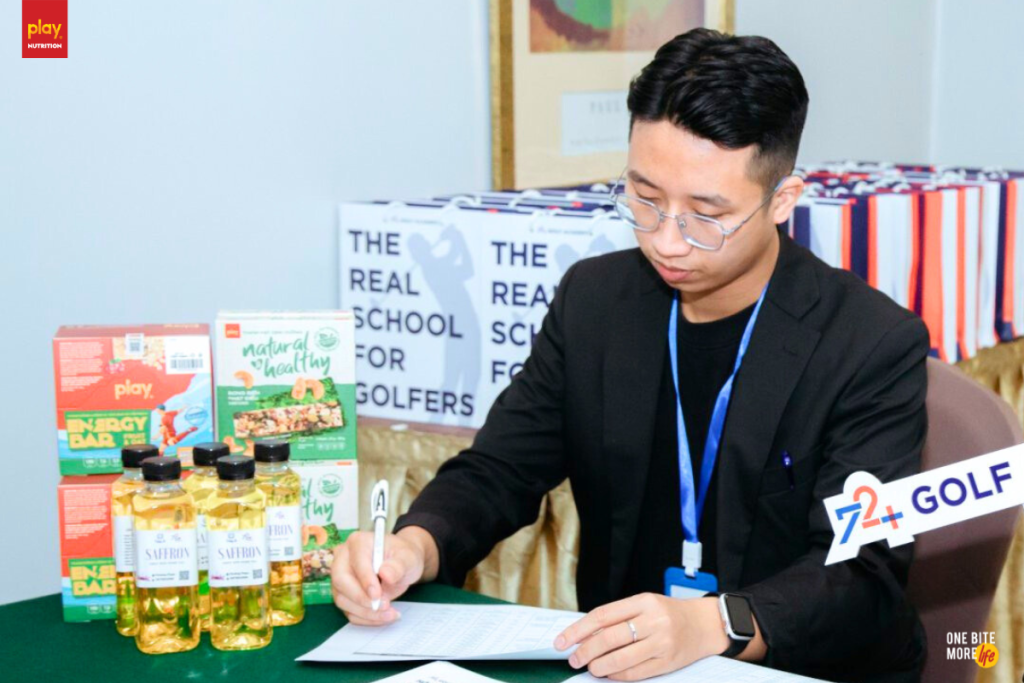 PLAY Nutrition tiếp tục đồng hành lần thứ 4 cùng với 72+ Golf Academy trong Giải đấu kỉ niệm Sinh nhật 10 tuổi - Ảnh: PLAY Nutrition tài trợ các thanh bánh cho Golfers