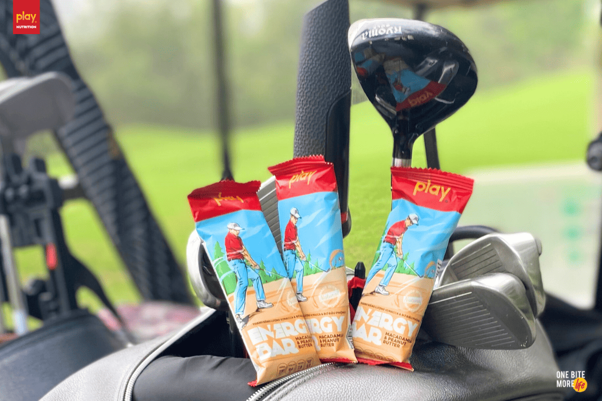 Thanh-nang-luong-PLAY-giup-bo-sung-nang-luong-ben-bi-&-on-dinh-cho-cac-Golfer-trong-suot-qua-trinh-thi-dau Thanh năng lượng PLAY giúp bổ sung năng lượng bền bỉ & ổn định cho các Golfer trong suốt quá trình thi đấu - Ảnh: Thanh Năng Lượng PLAY Energy Bar 2.0 (Vị Macca & Bơ Đậu Phộng)