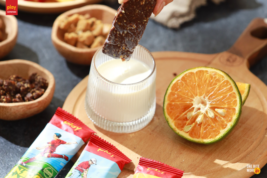 Thanh Năng Lượng PLAY Energy Bar 2.0 tiện lợi với hơn 20% thành phần là hạt giàu dưỡng chất giúp bạn duy trì năng lượng để tập trung vào thời điểm cuối năm - Ảnh: PLAY Nutrition