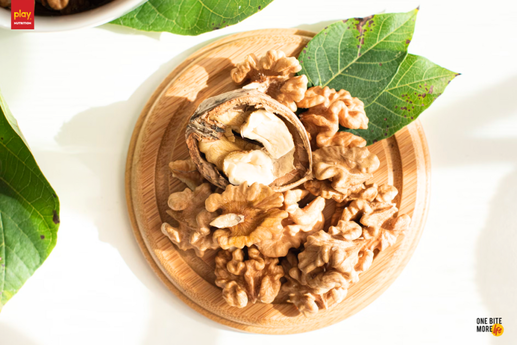 Các loại hạt dinh dưỡng, đặc biệt là óc chó rất giàu chất béo tốt cho quá trình giảm cân - Ảnh: Unsplash