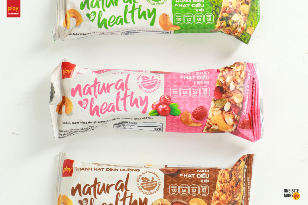 Thanh hạt dinh dưỡng Natural & Healthy luôn là lựa chọn cực kì phù hợp cho những bữa ăn vặt tiện lợi nhưng vẫn đủ dinh dưỡng