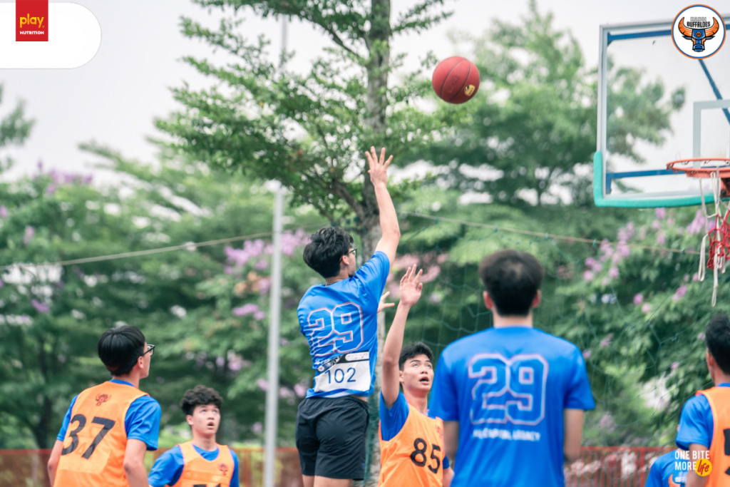 Các bạn ballers trẻ nhưng kỹ năng đi bóng & ụp dunk cực kỳ máu lửa không thua kém bất kỳ tay chơi bóng chuyên nghiệp nào 2