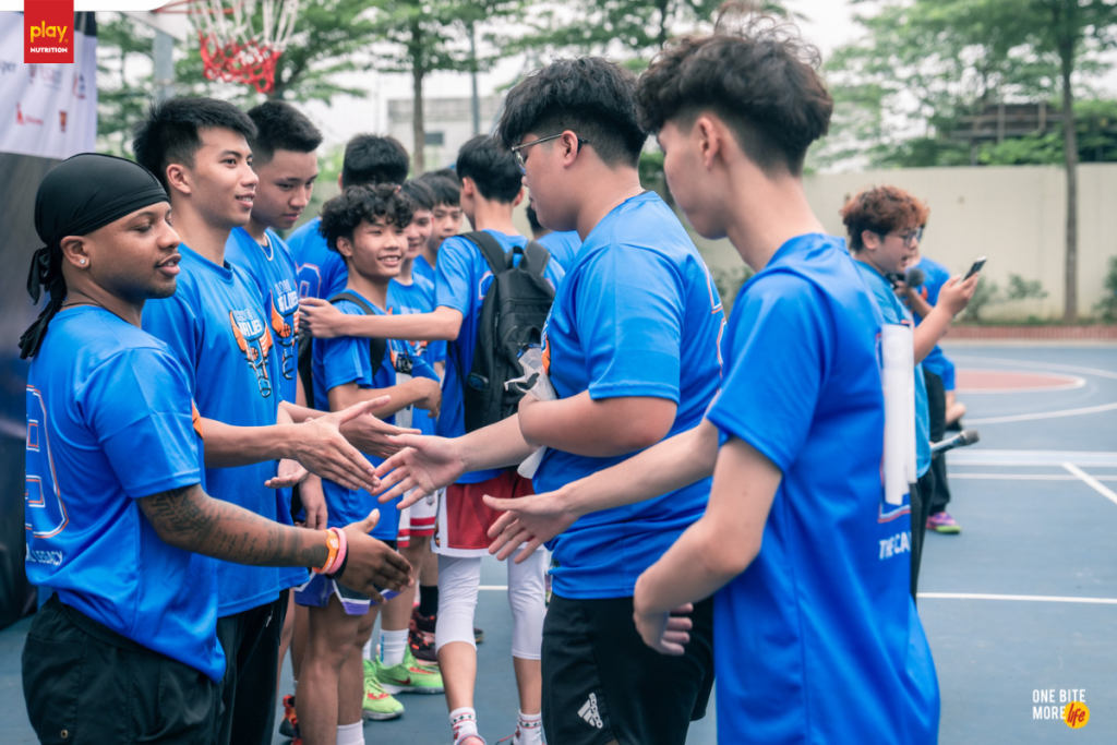 Các bạn ballers trẻ nhưng kỹ năng đi bóng & ụp dunk cực kỳ máu lửa không thua kém bất kỳ tay chơi bóng chuyên nghiệp nào 1