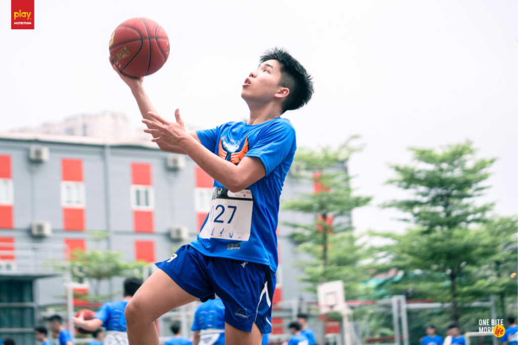 Các bạn ballers trẻ nhưng kỹ năng đi bóng & ụp dunk cực kỳ máu lửa không thua kém bất kỳ tay chơi bóng chuyên nghiệp nào